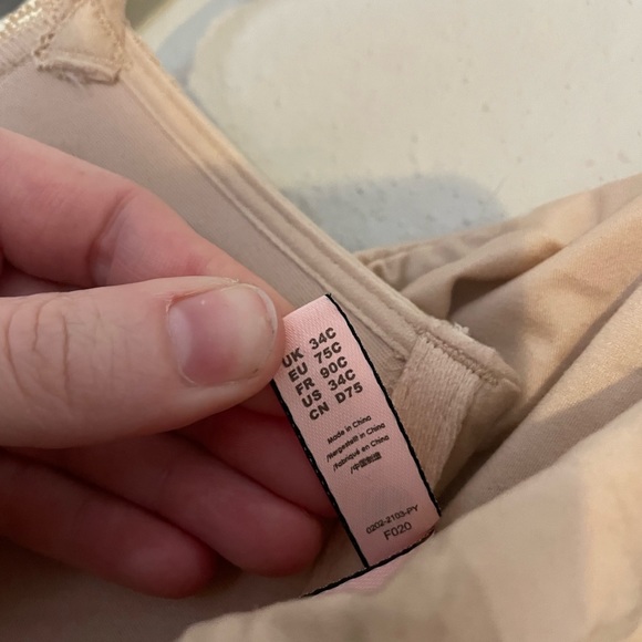 No wire nude push up bra - Picture 2 of 3